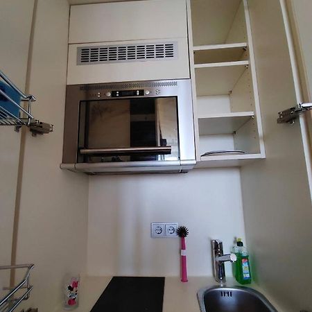 Sharing Studio Apartment With Me Мюнхен Экстерьер фото