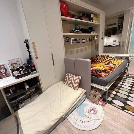Sharing Studio Apartment With Me Мюнхен Экстерьер фото