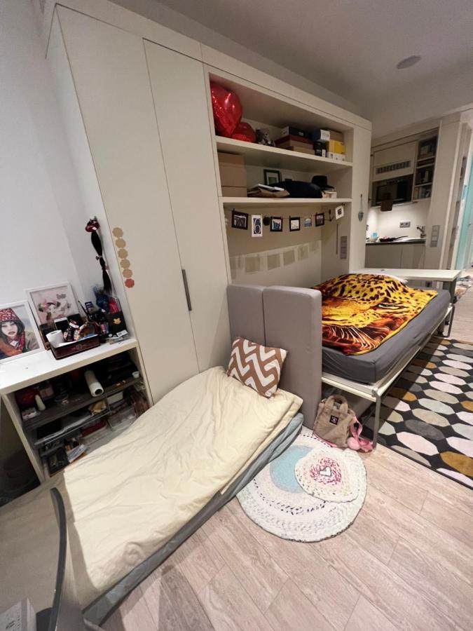 Sharing Studio Apartment With Me Мюнхен Экстерьер фото